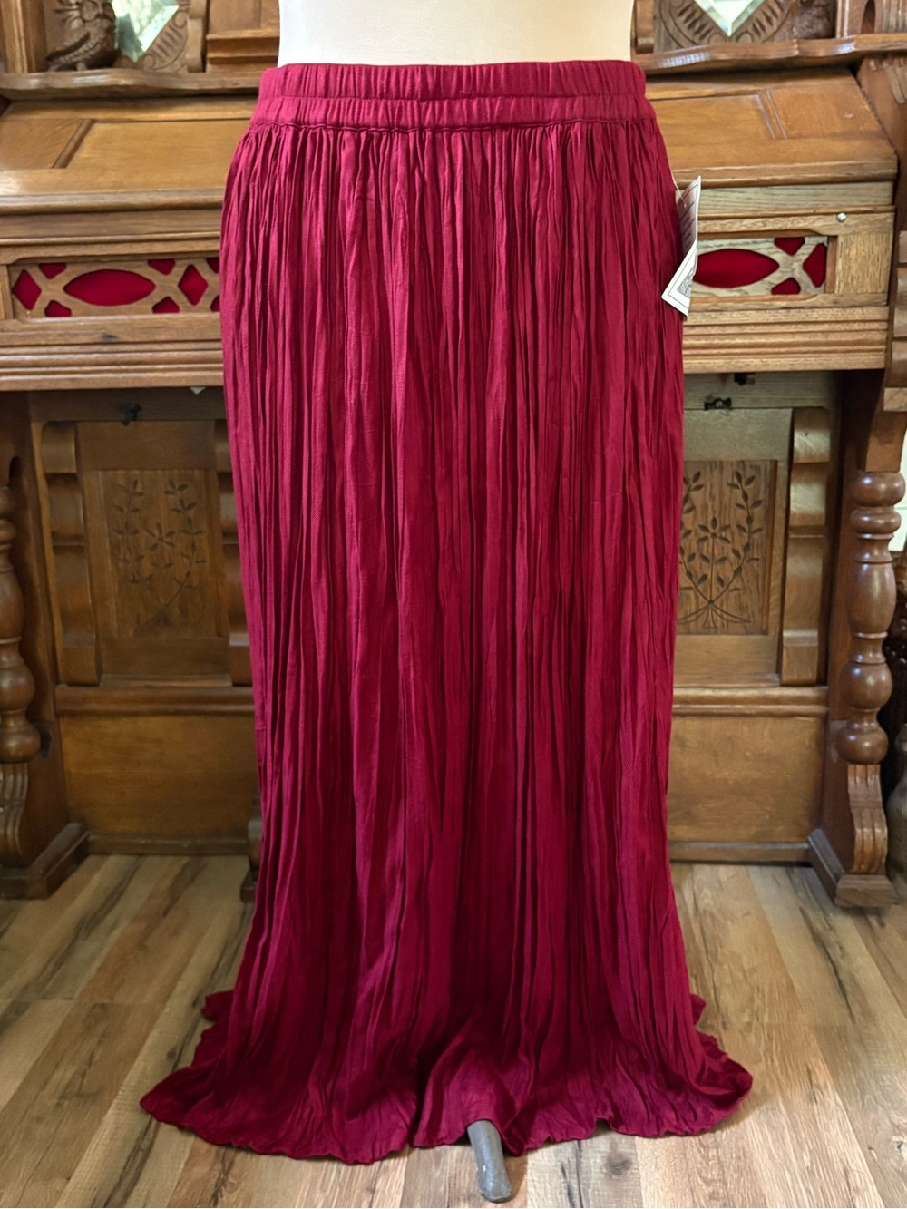 Vintage Retro Deadstock Women's Crinkled Maxi Skirt - Deep Berry